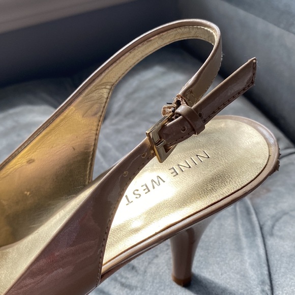 Nine West 7 1/2 Tan Faux Patent Leather Heels - Picture 14 of 14